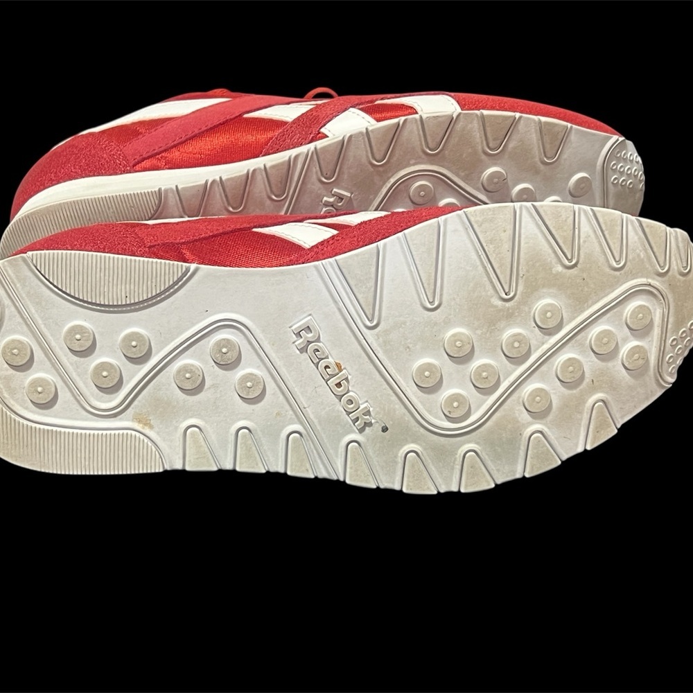 Reebok Red and White Retro Runner Sneakers size 9 - Picture 6 of 6